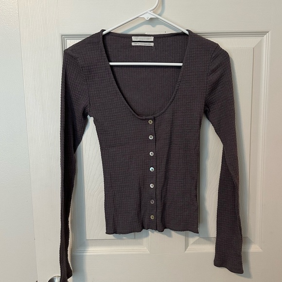 Urban Outfitters Medium Ribbed Knit Long Slv Button Front Top - Picture 1 of 3